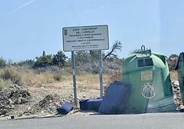 Enseres depositados de forma ilegal.