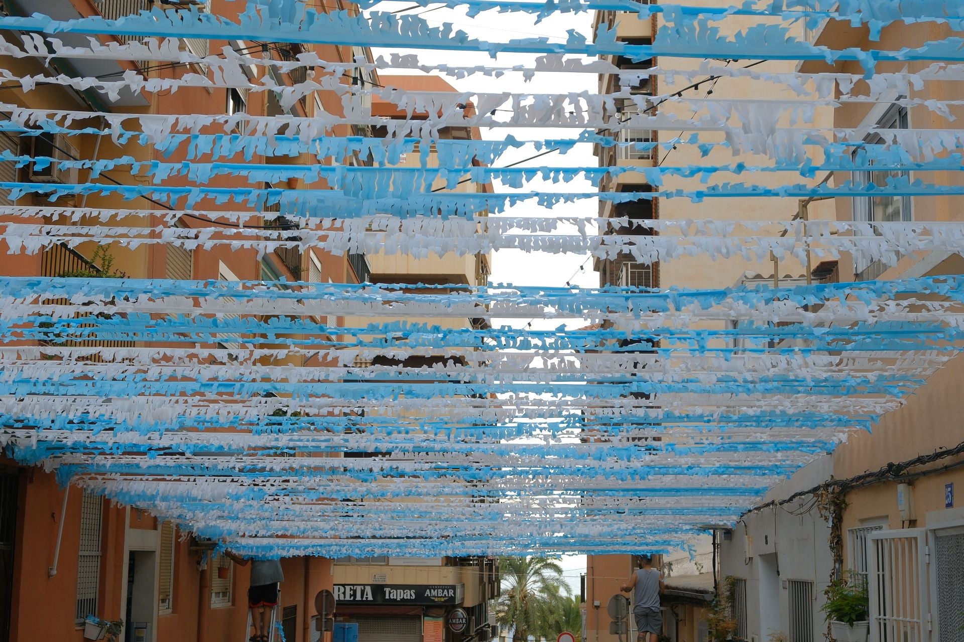 El pregón y el engalanado de calles marcan el inicio de las fiestas del Raval Roig