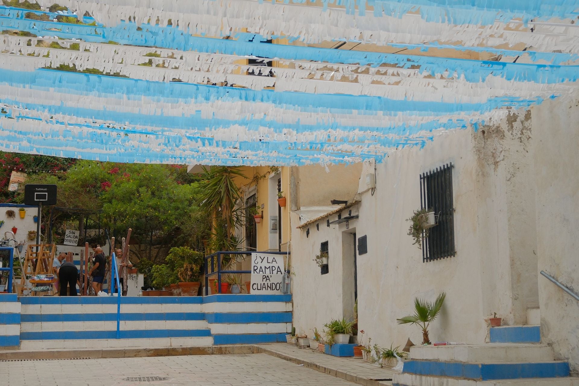 El pregón y el engalanado de calles marcan el inicio de las fiestas del Raval Roig
