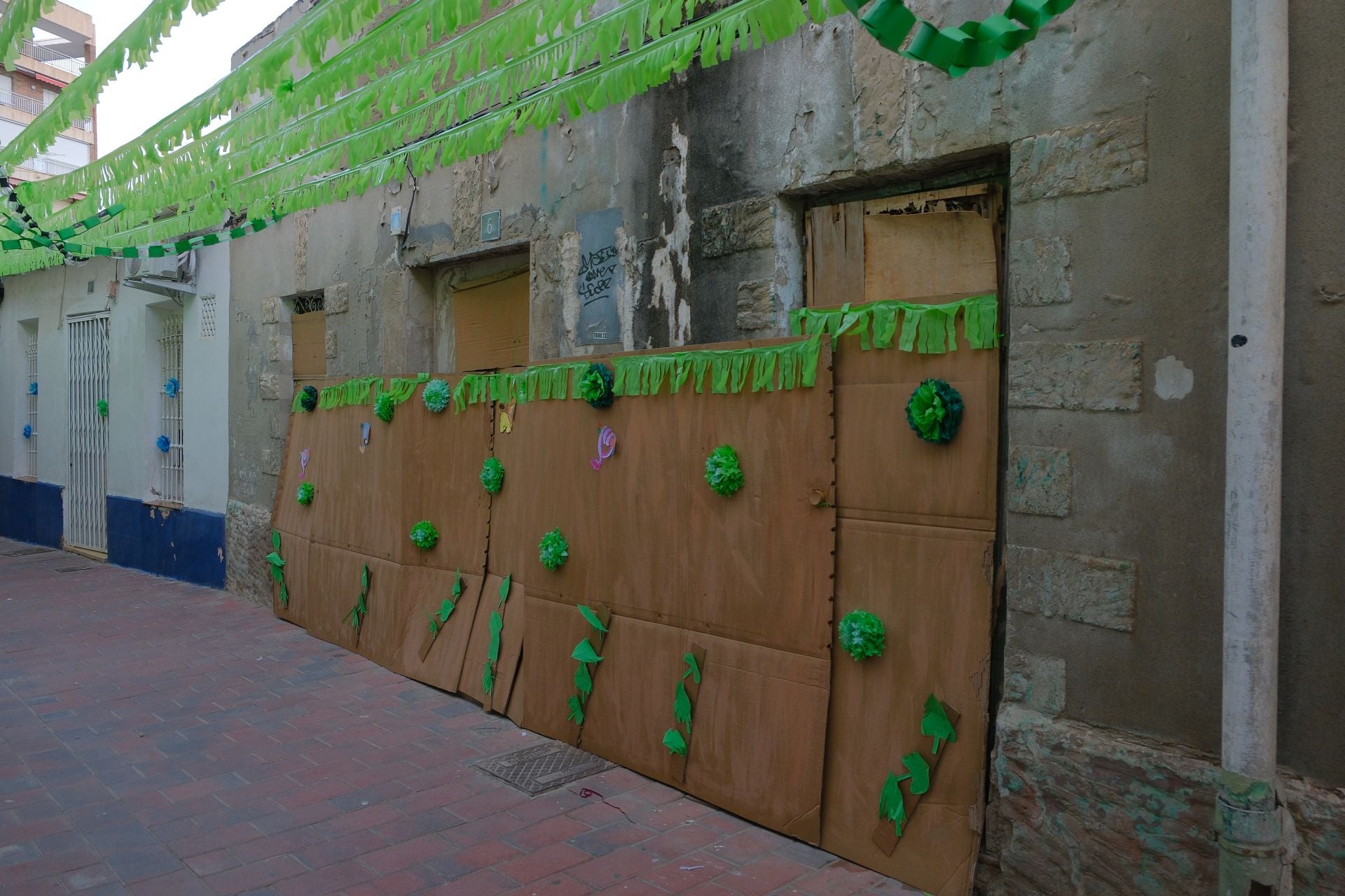 El pregón y el engalanado de calles marcan el inicio de las fiestas del Raval Roig