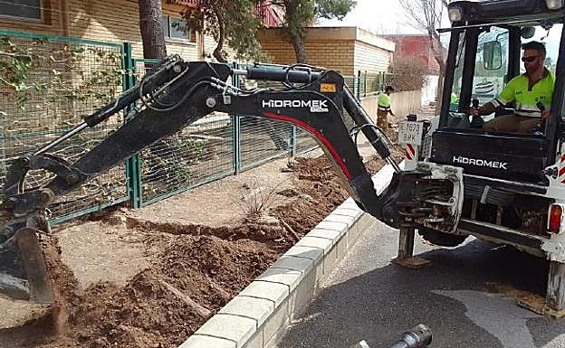 Acciones de mejora en los patios de los colegios de Alicante.