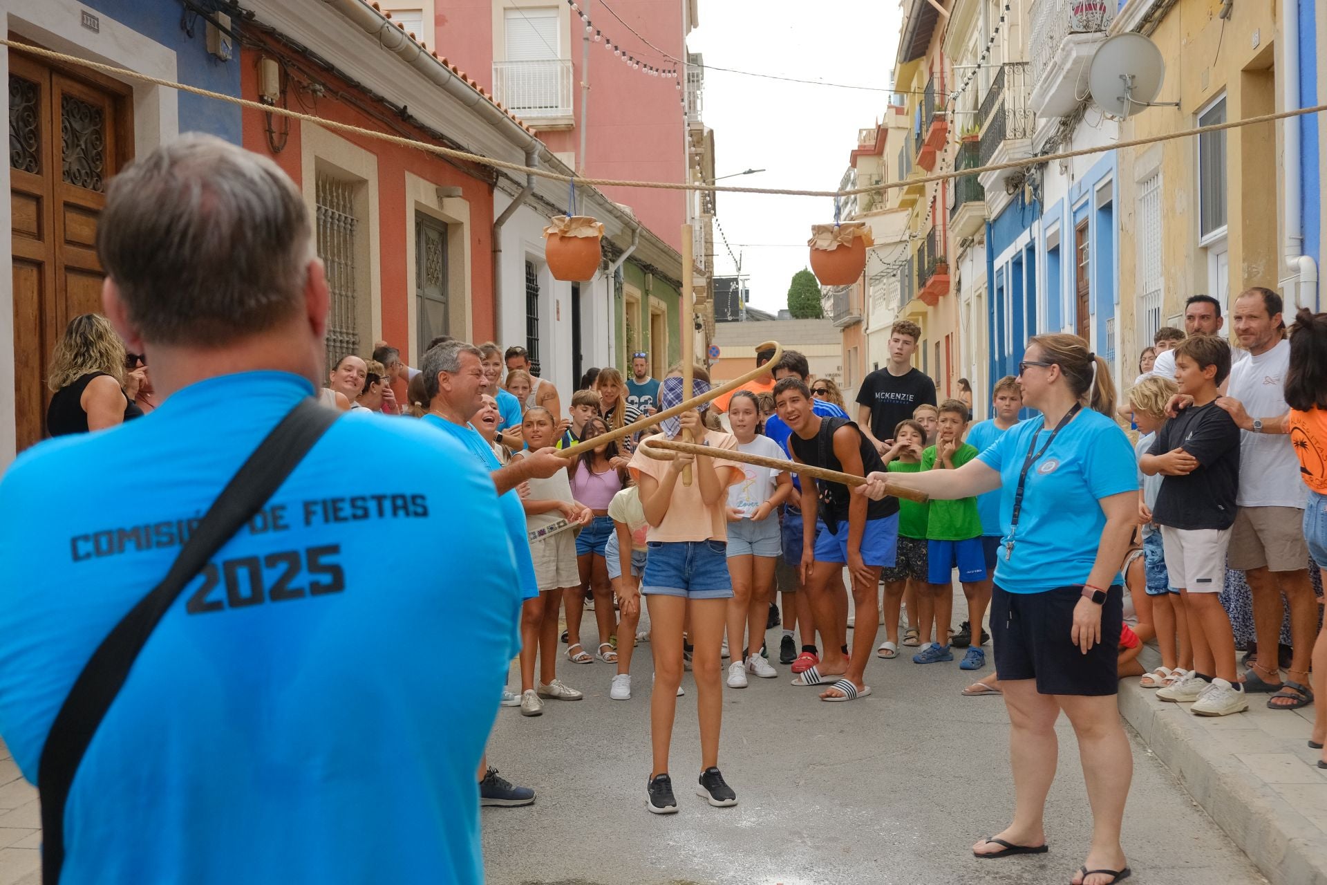 El Raval Roig sigue de fiesta: juegos populares y chocolatada