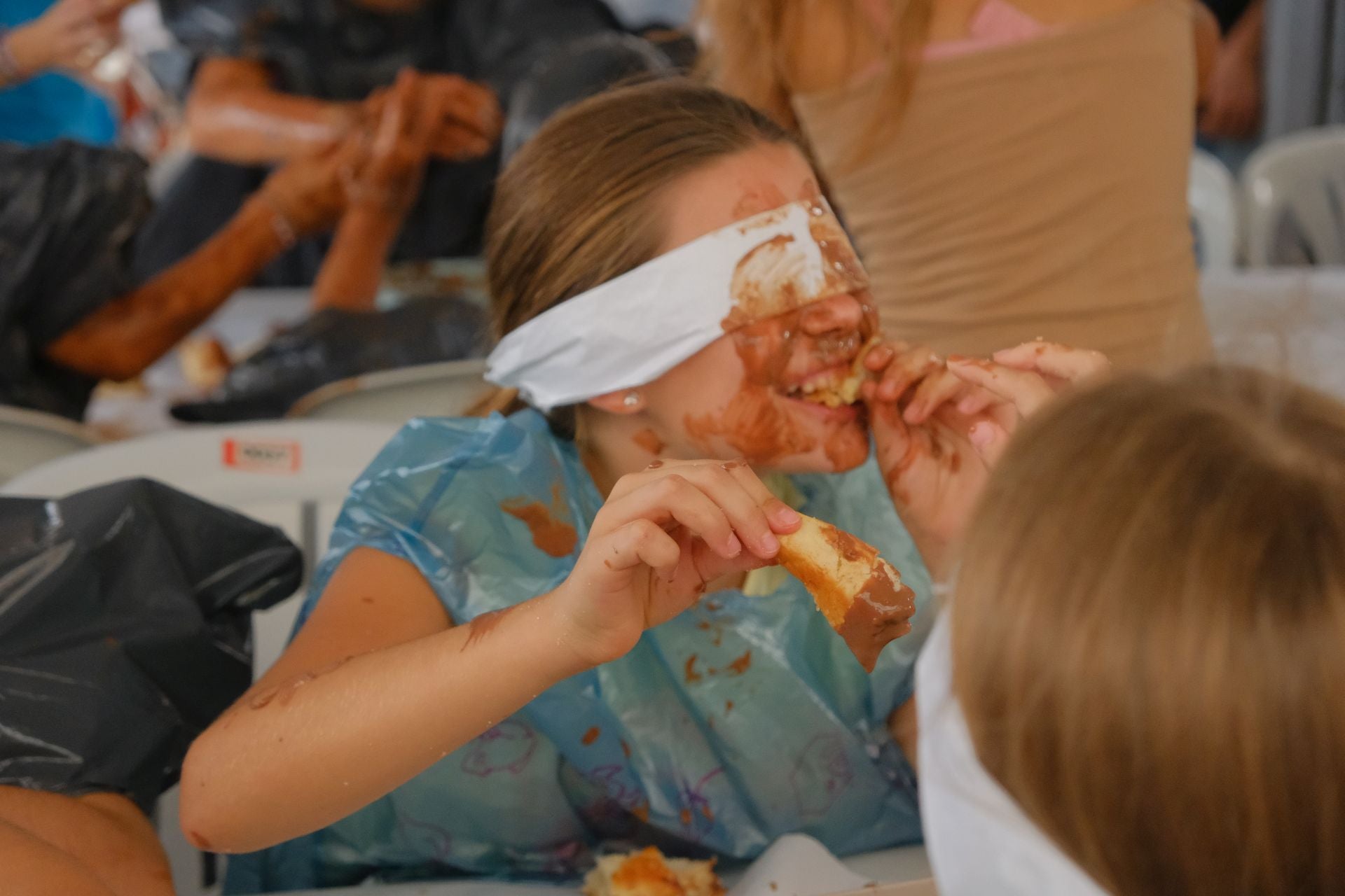 El Raval Roig sigue de fiesta: juegos populares y chocolatada