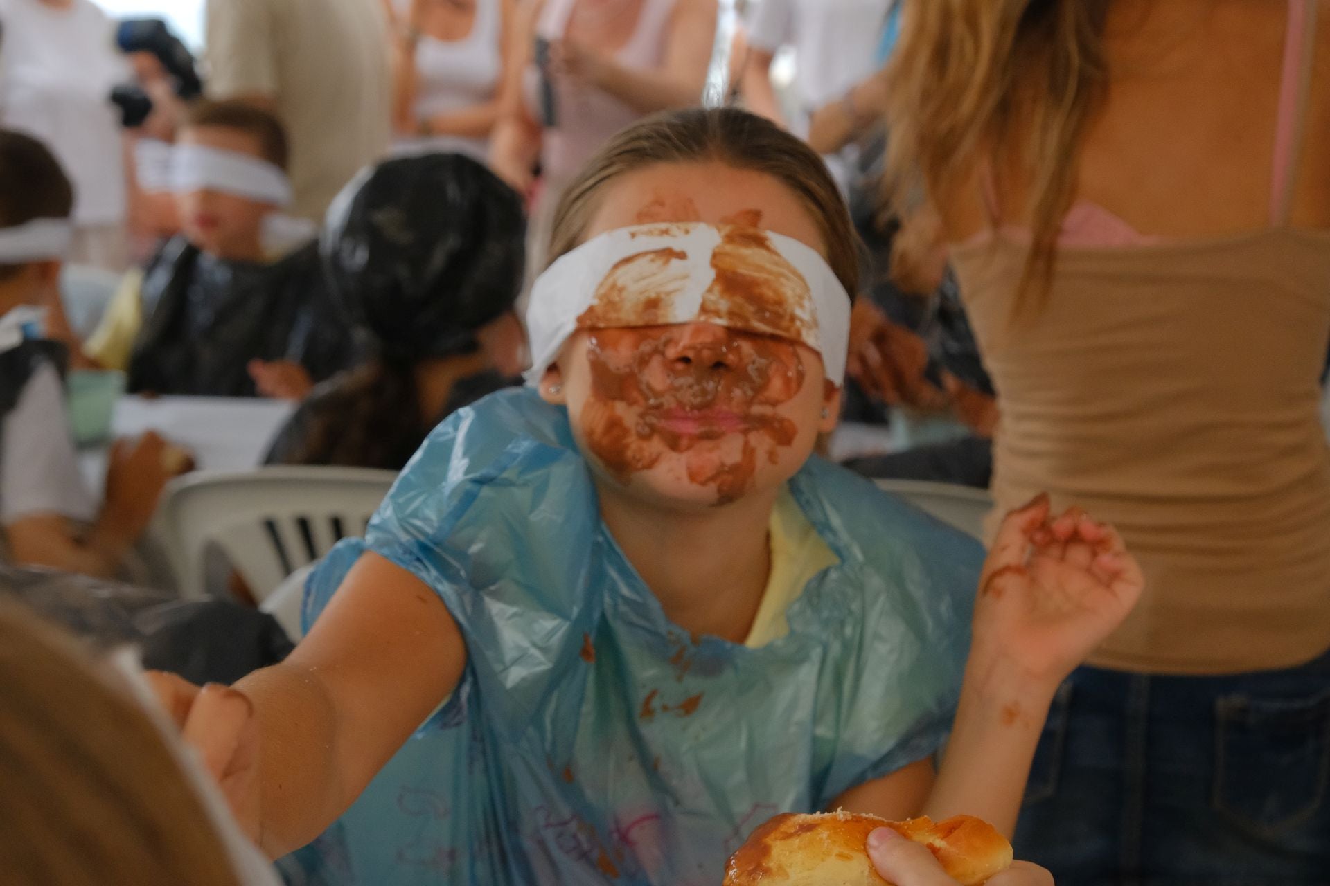 El Raval Roig sigue de fiesta: juegos populares y chocolatada