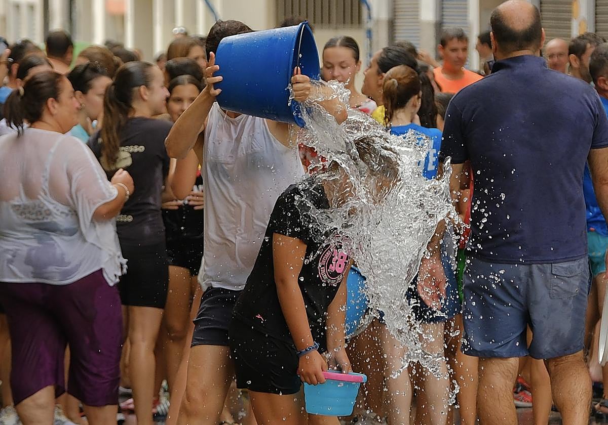 Diversión a cubazos en el Raval Roig