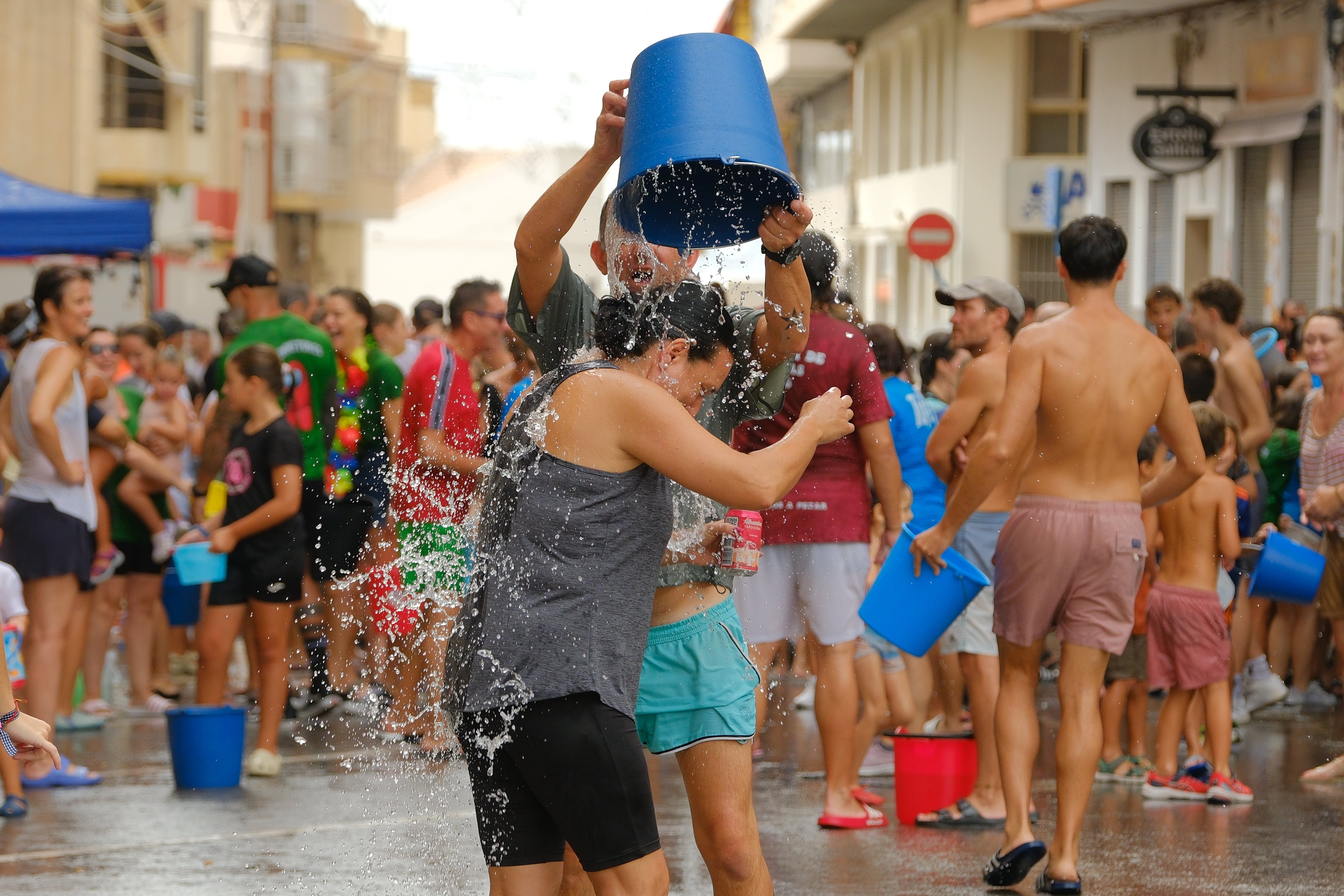 Diversión a cubazos en el Raval Roig