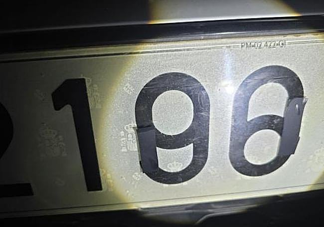 Imagen de la matrícula falsificada.