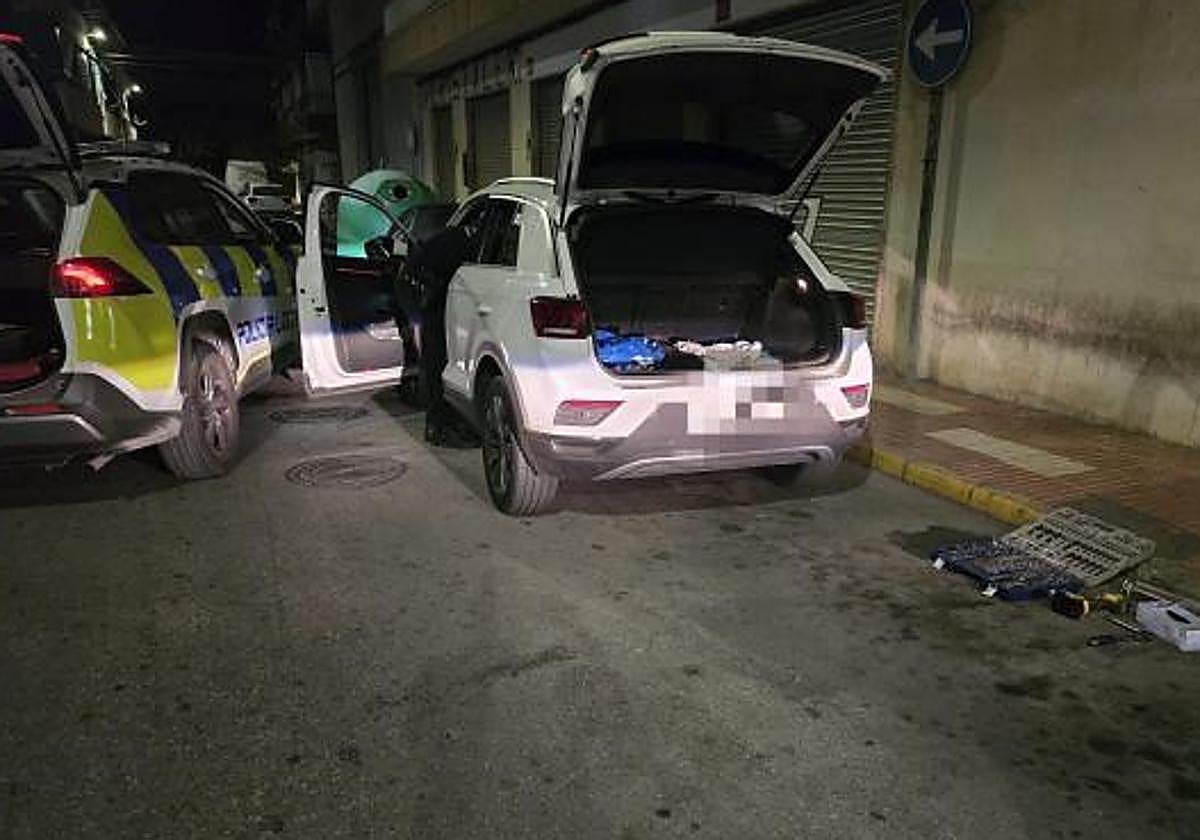 Los agentes hallaron cocaína en el vehículo interceptado, que circulaba de forma sospechosa por El Campello.