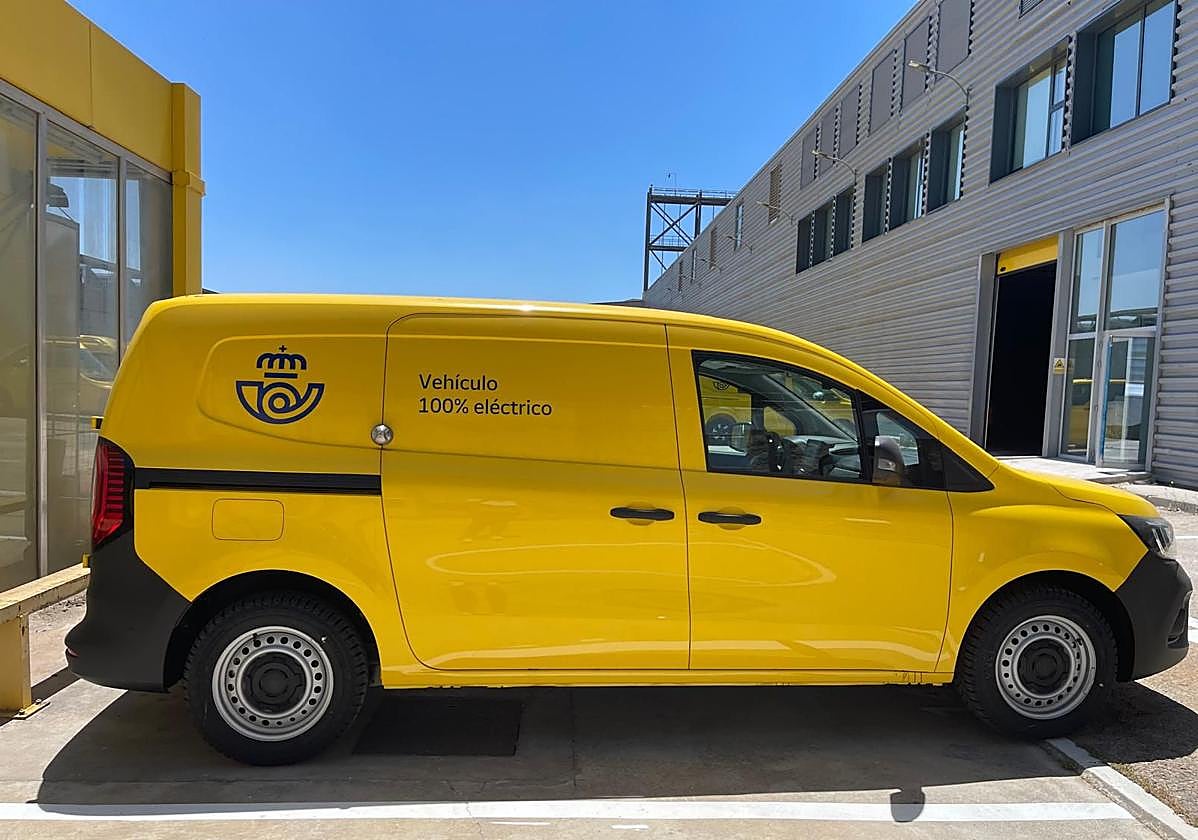 Una de las nuevas furgonetas que se han repartido por la provincia.