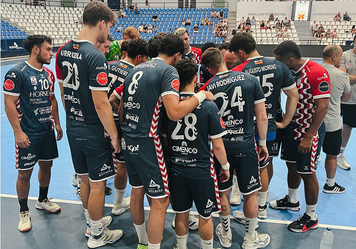 Tiempo muerto del Horneo EÓN Alicante durante esta pretemporada.