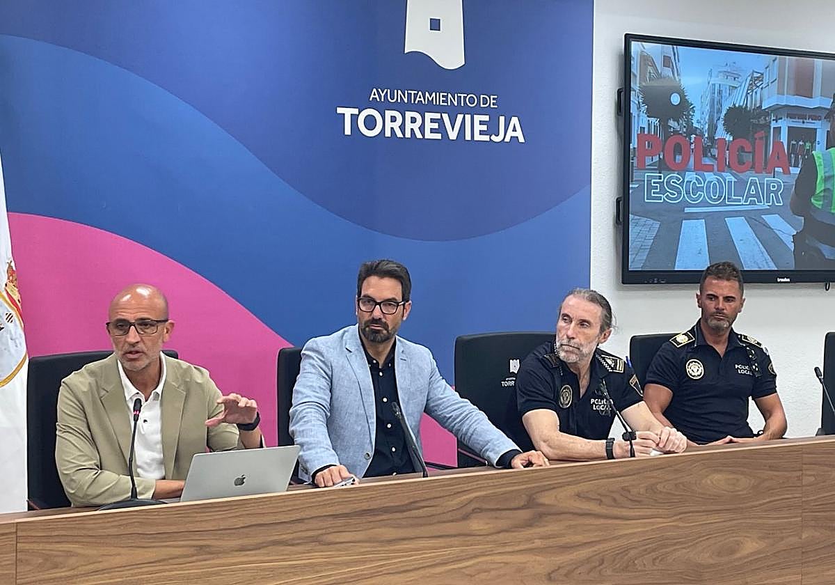 La nueva Patrulla Escolar velará por la seguridad y el bienestar de los menores en Torrevieja.
