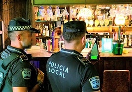 Agentes de la Policía Local de Alicante en el dispositivo contra el ruido.