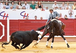 Diego Ventura en una corrida a caballo.