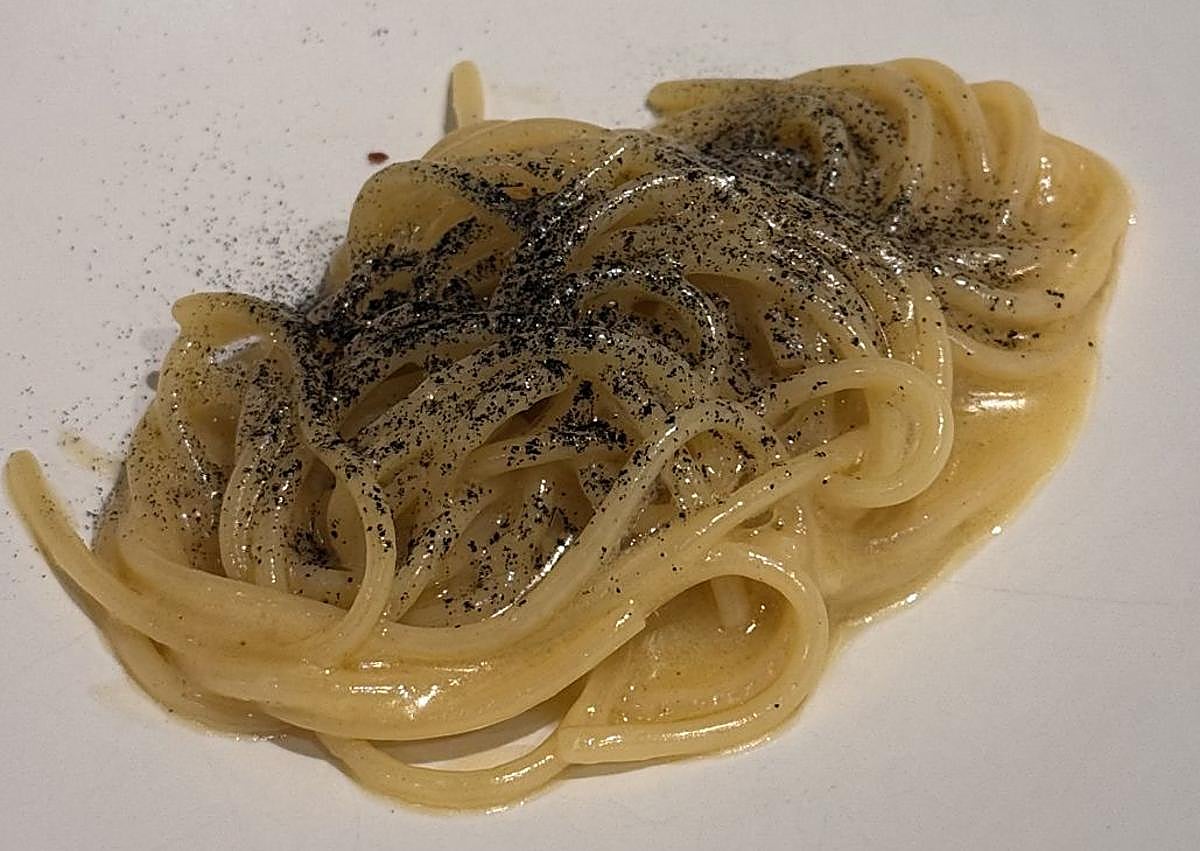 Imagen secundaria 1 - Varios de los platos del 'a cuatro manos' en Orobianco.