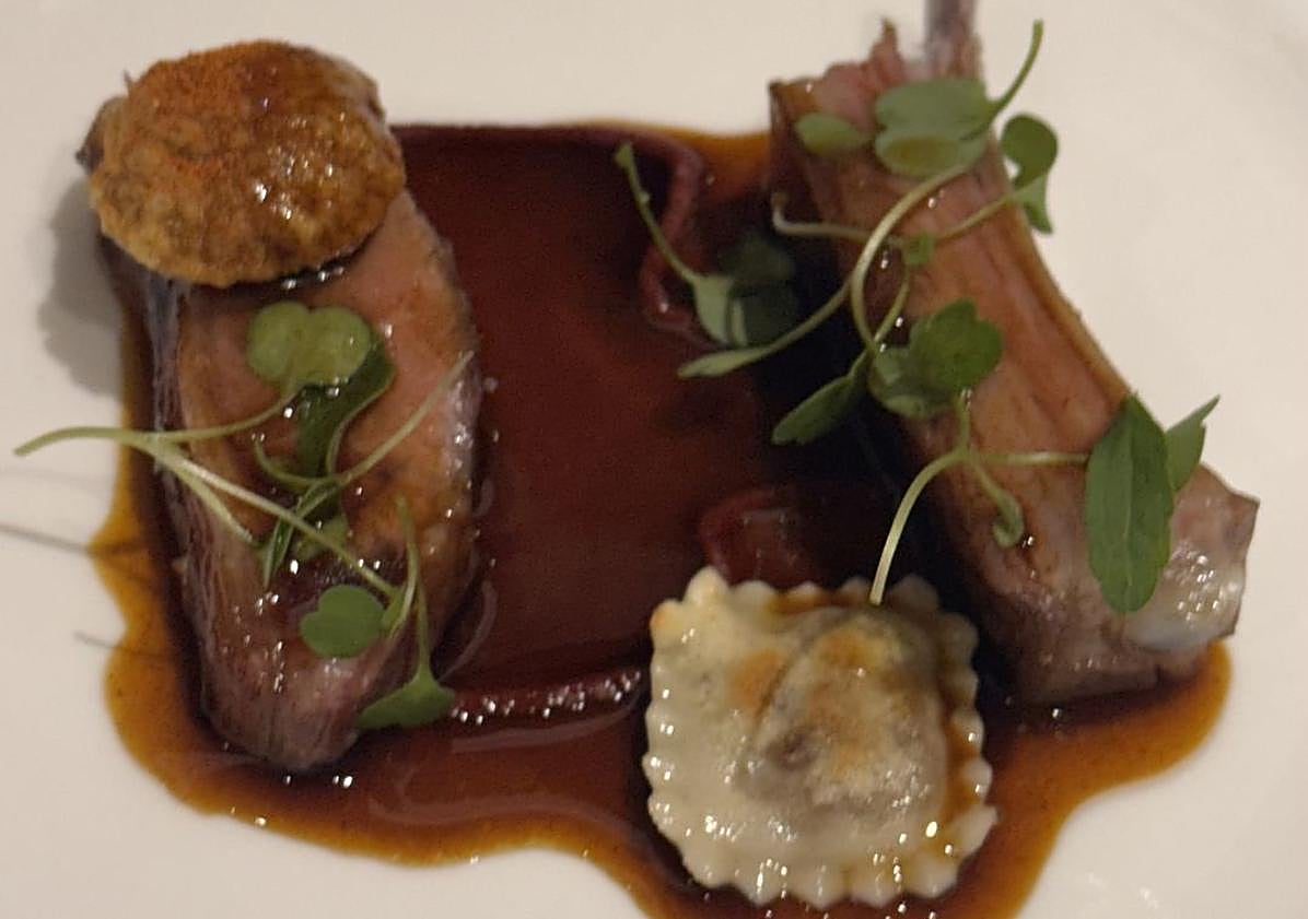 Imagen principal - Varios de los platos del 'a cuatro manos' en Orobianco.