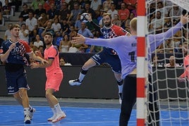 Alicante vibra con el EON-Barça en la vuelta de la máxima competición del balonmano