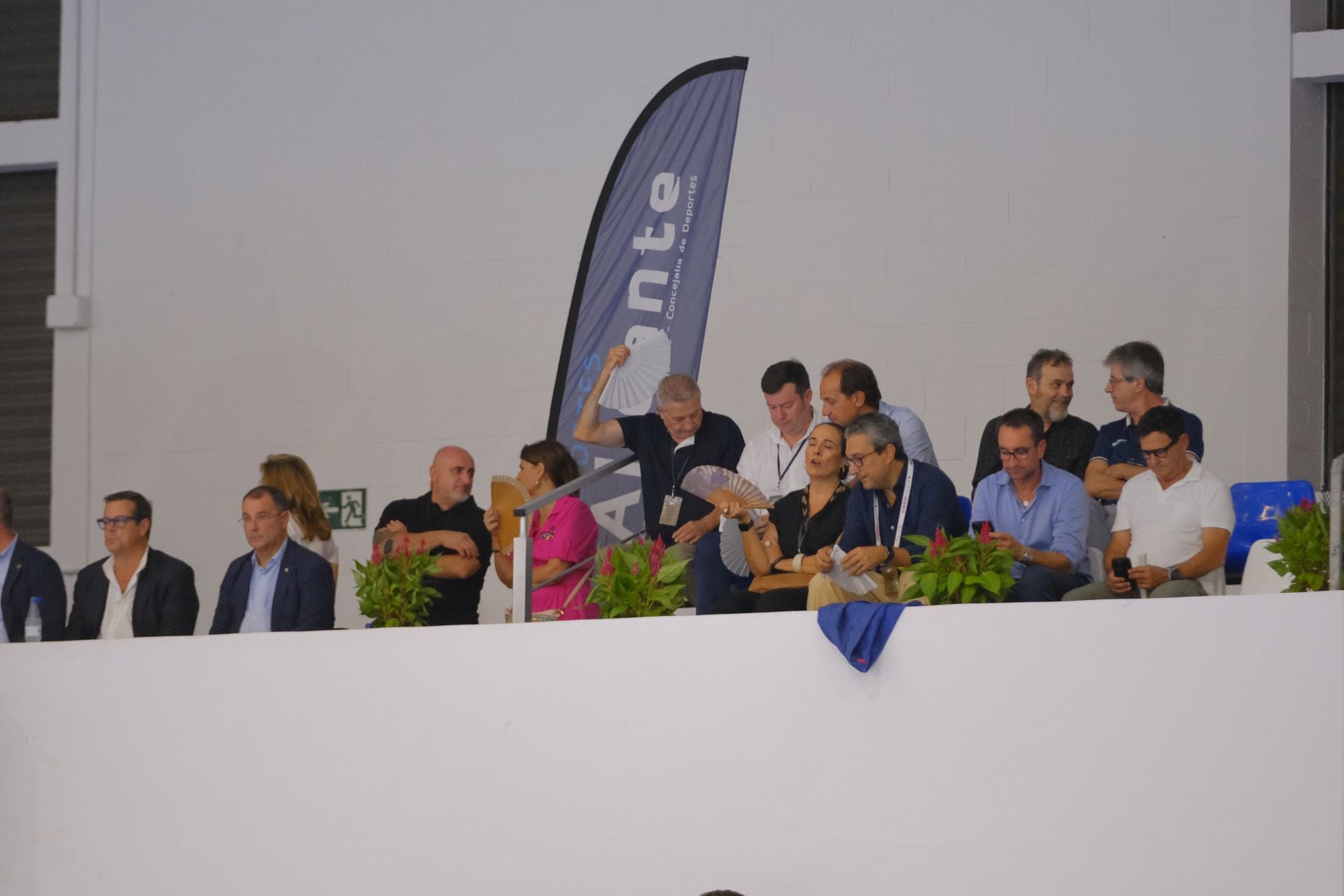 Alicante vibra con el EON-Barça en la vuelta de la máxima competición del balonmano