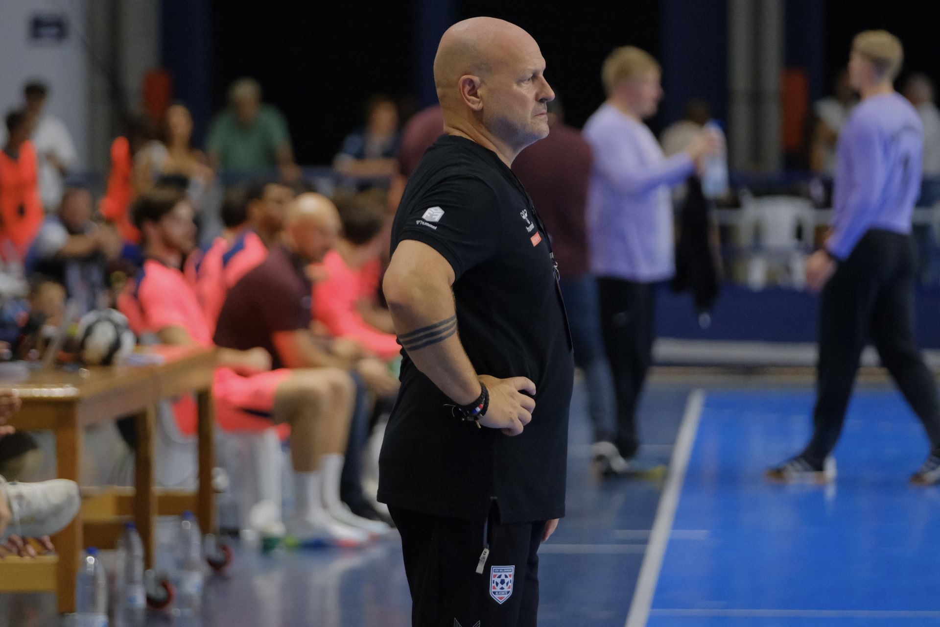 Alicante vibra con el EON-Barça en la vuelta de la máxima competición del balonmano