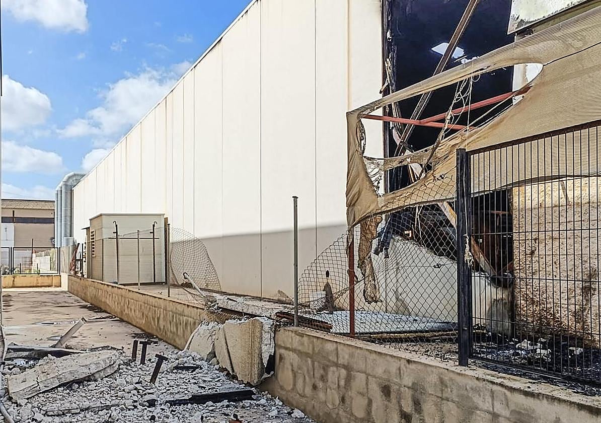 Fachada de la nave industrial.