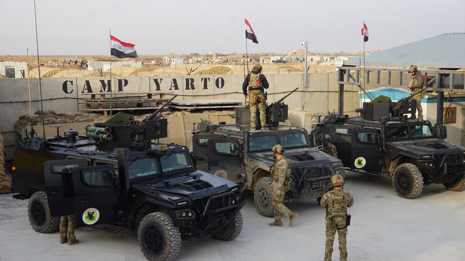 Imagen principal - Los 'boinas verdes' de Alicante cumplen una década entrenando a Irak contra el yihadismo