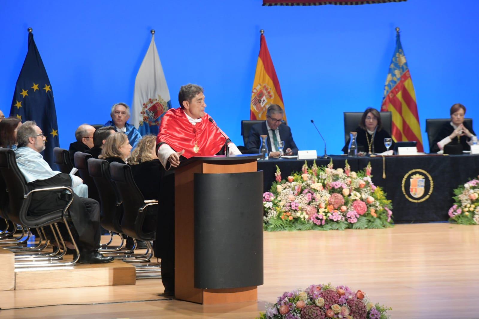 La apertura de curso en la Universidad de Alicante, foto a foto