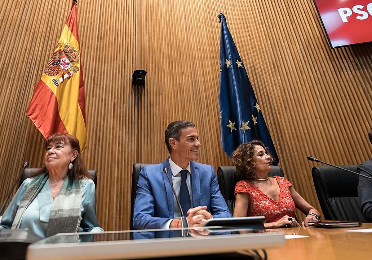 Pedro Sánchez preside la reunión interparlamentaria del Grupo Socialista