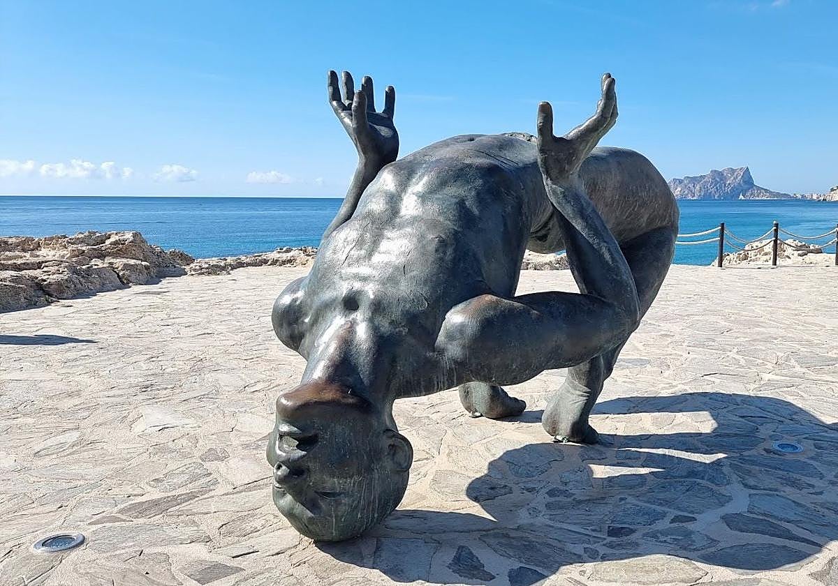 Una de las esculturas que forma parte de la exposición.