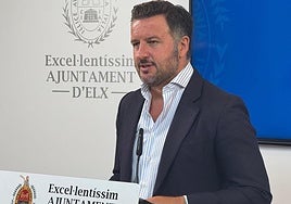 El alcalde de Elche, Pablo Ruz, durante una intervención en el Ayuntamiento.