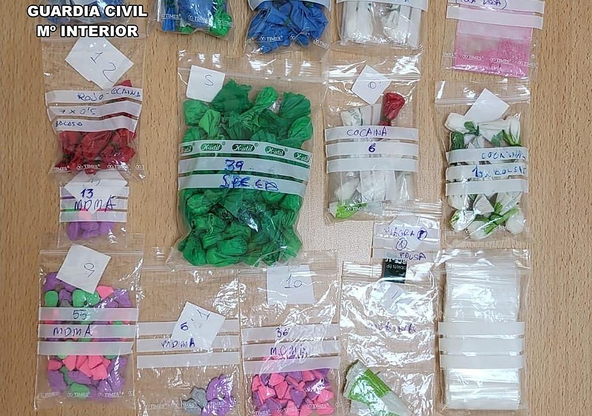 Sustancias estupefacientes incautadas en la operación.