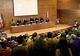 El rector de la UMH, Juan José Ruiz, ha intervenido en el acto oficial de apertura del curso académico 2025/2026, acompañado por la nueva Doctora Honoris Causa, Margarita del Val.