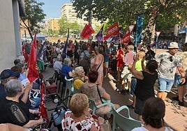 Concentración contra el cierre del Centro de Día en Plaza América.