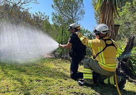 Formación de policías contra incendios en Altea.