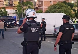 Pareja de Policía Local y Nacional, durante el dispositivo conjunto en la Zona Norte.