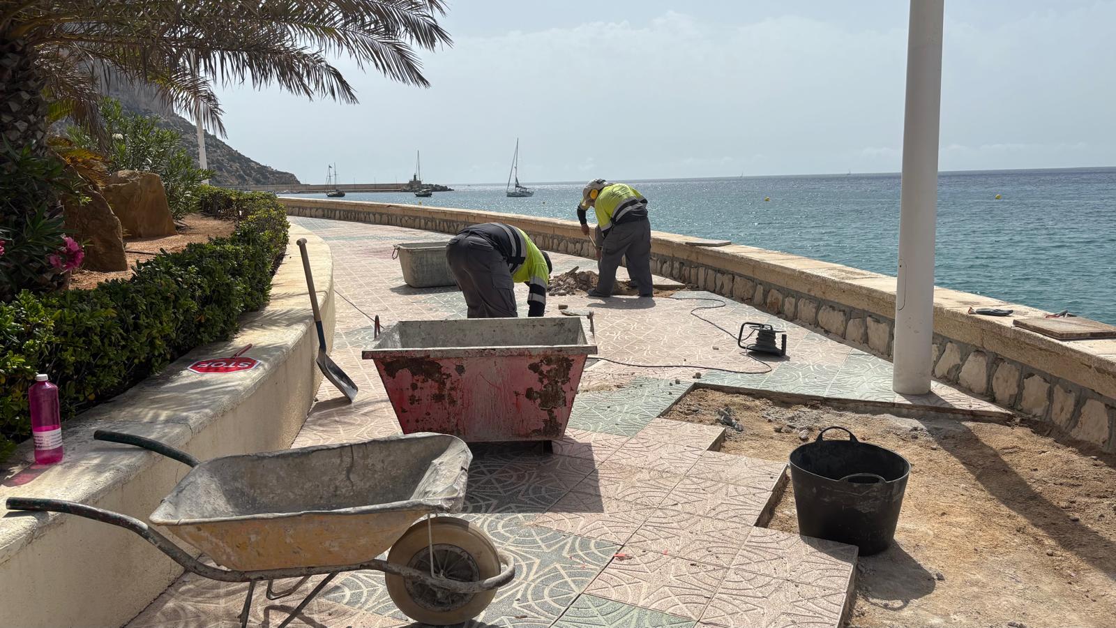 Obras en el paseo marítimo del Arenal-Bou de Calpe.