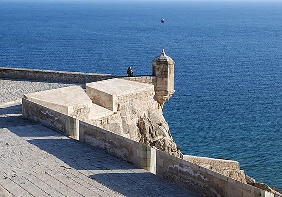 Una de las garitas del castillo de Santa Bárbara.