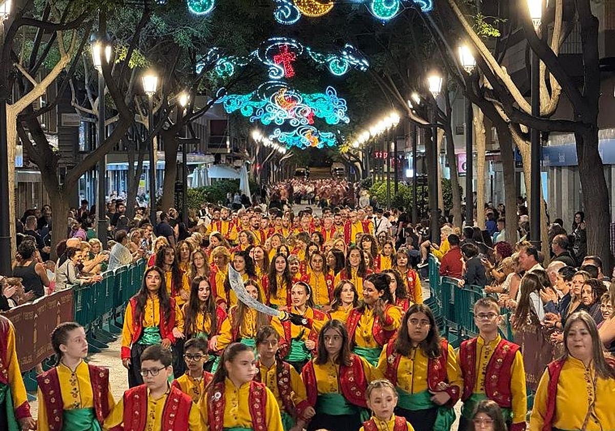 San Vicente cierra con el Mig Any la celebración del 50 aniversario de sus Fiestas de Moros y Cristianos