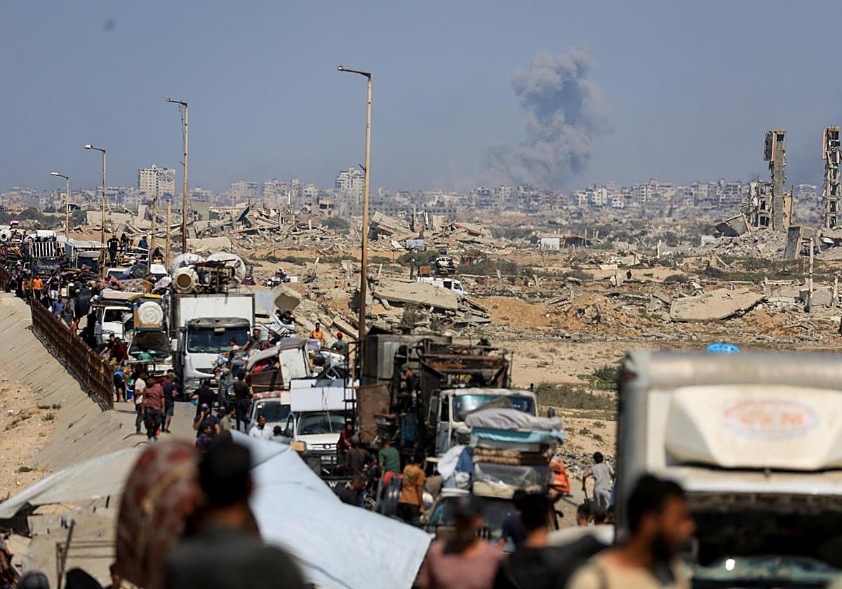 Evacuación civil de Gaza ante los bombardeos israelíes.