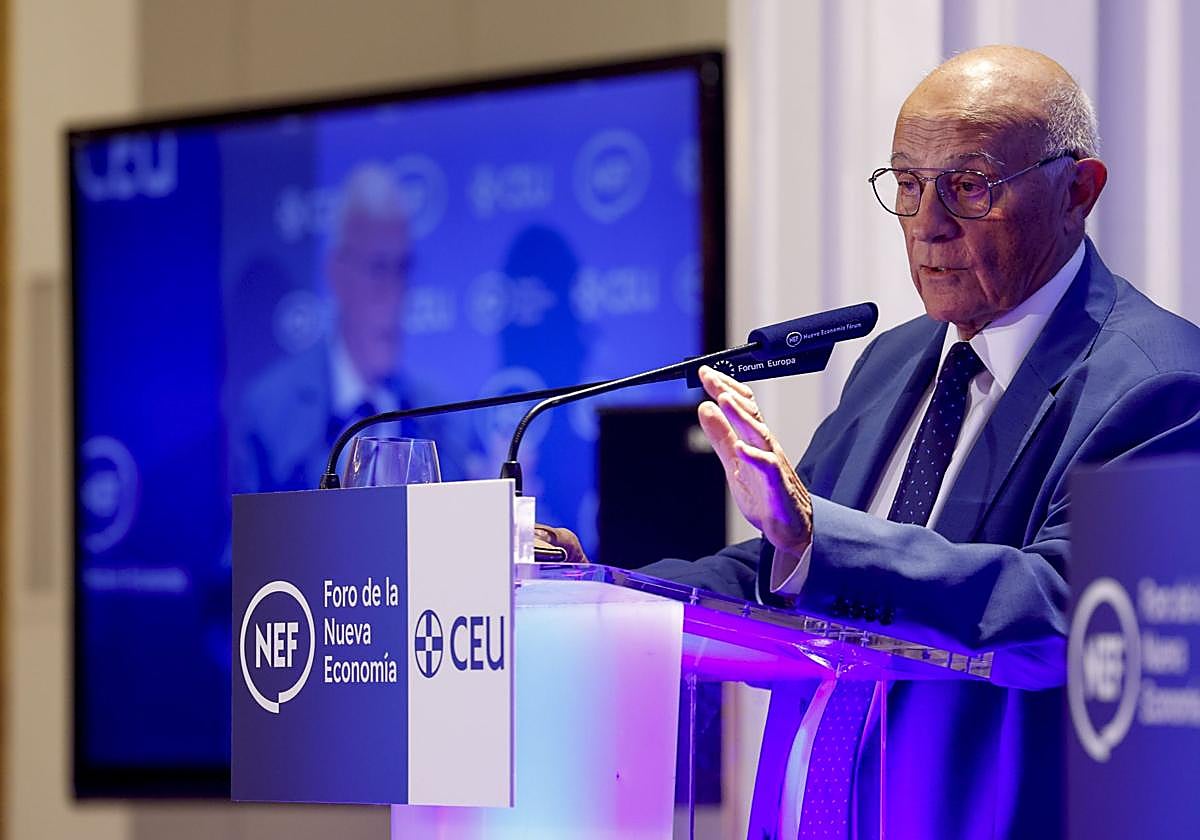 Josep Oliu durante una conferencia.