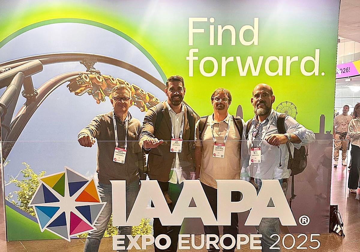 Delegación de ambos parques en la feria.