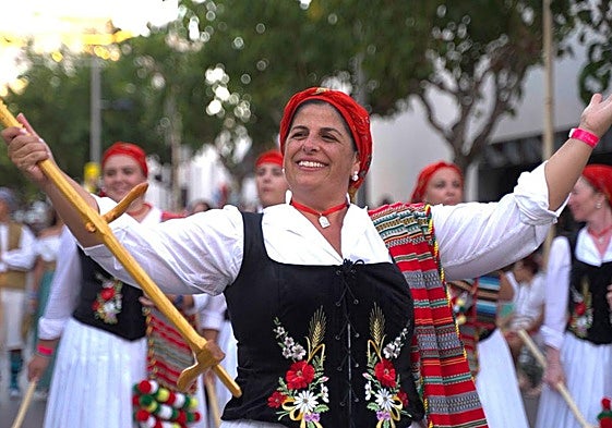 La entrada de bandas y el desfile moro y cristiano llenarán de música y color las calles.