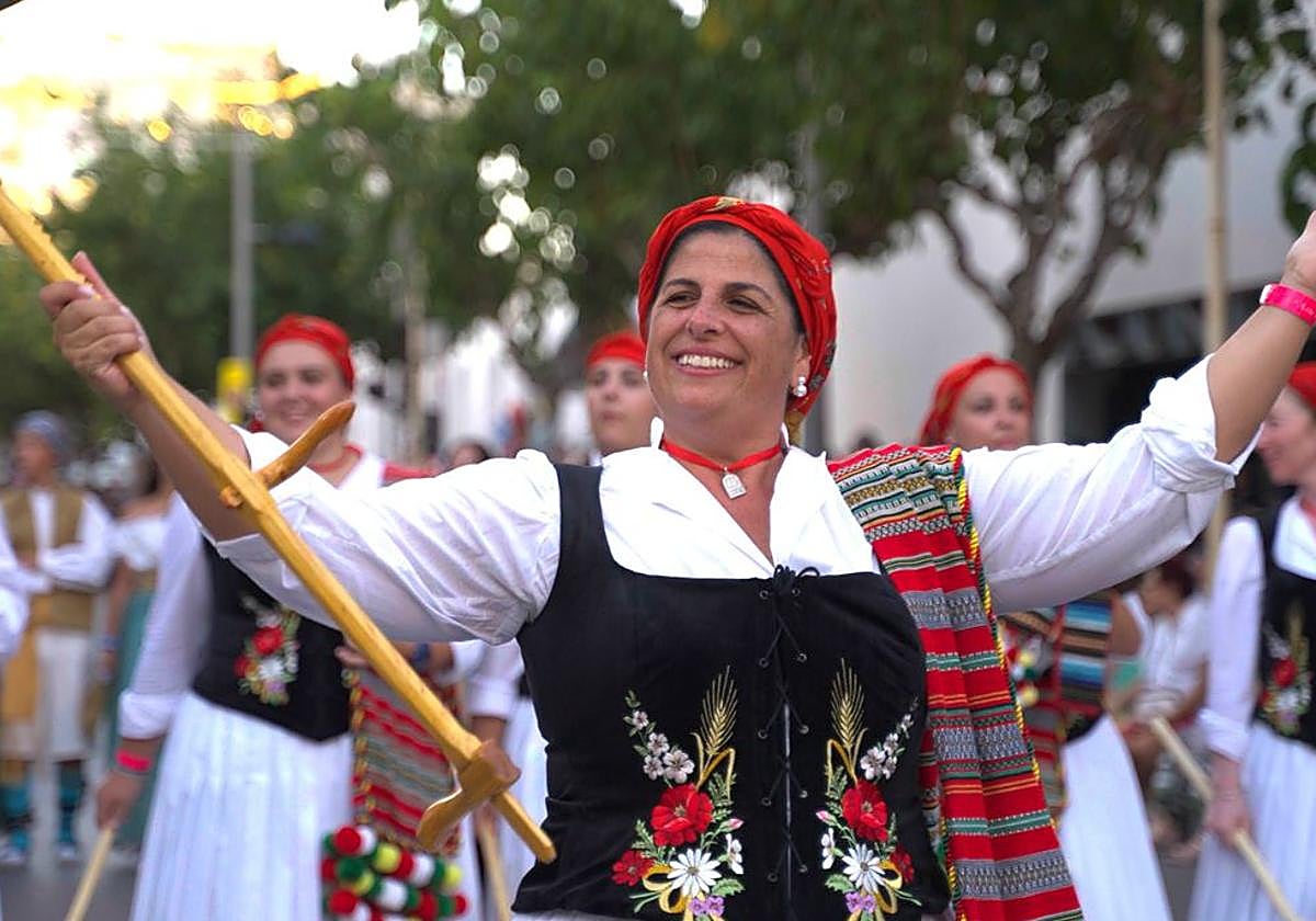 La entrada de bandas y el desfile moro y cristiano llenarán de música y color las calles.