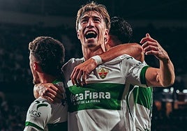 Affengruber celebra el gol de Pedrosa en el descuento.