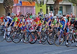 Los ciclistas, en el punto de salida.