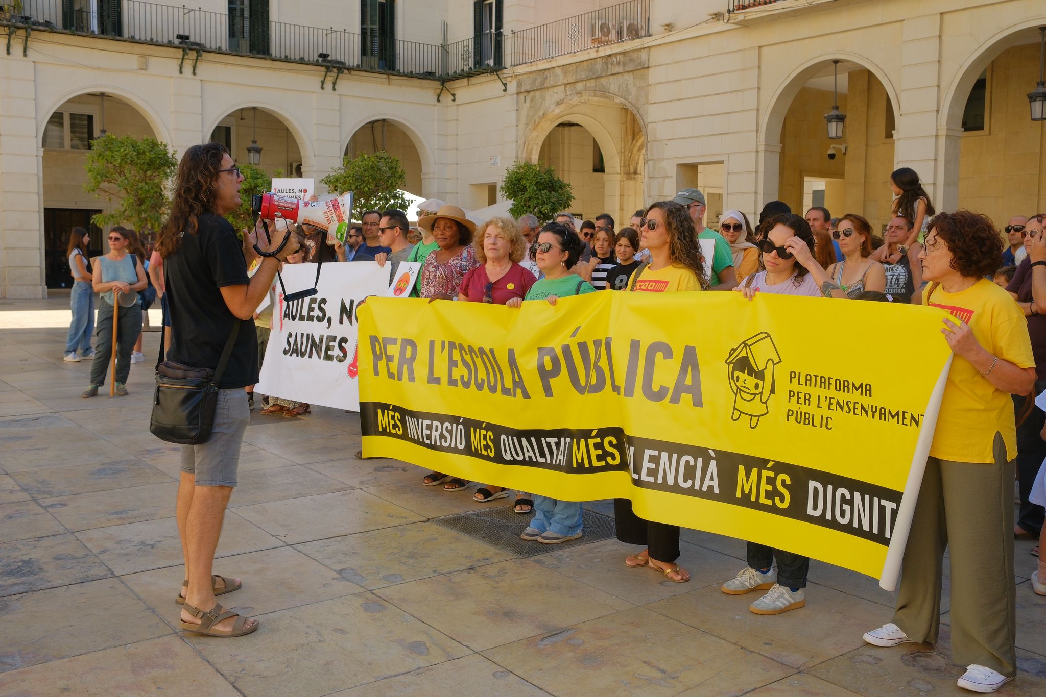Protestas contra el calor en las aulas de Alicante