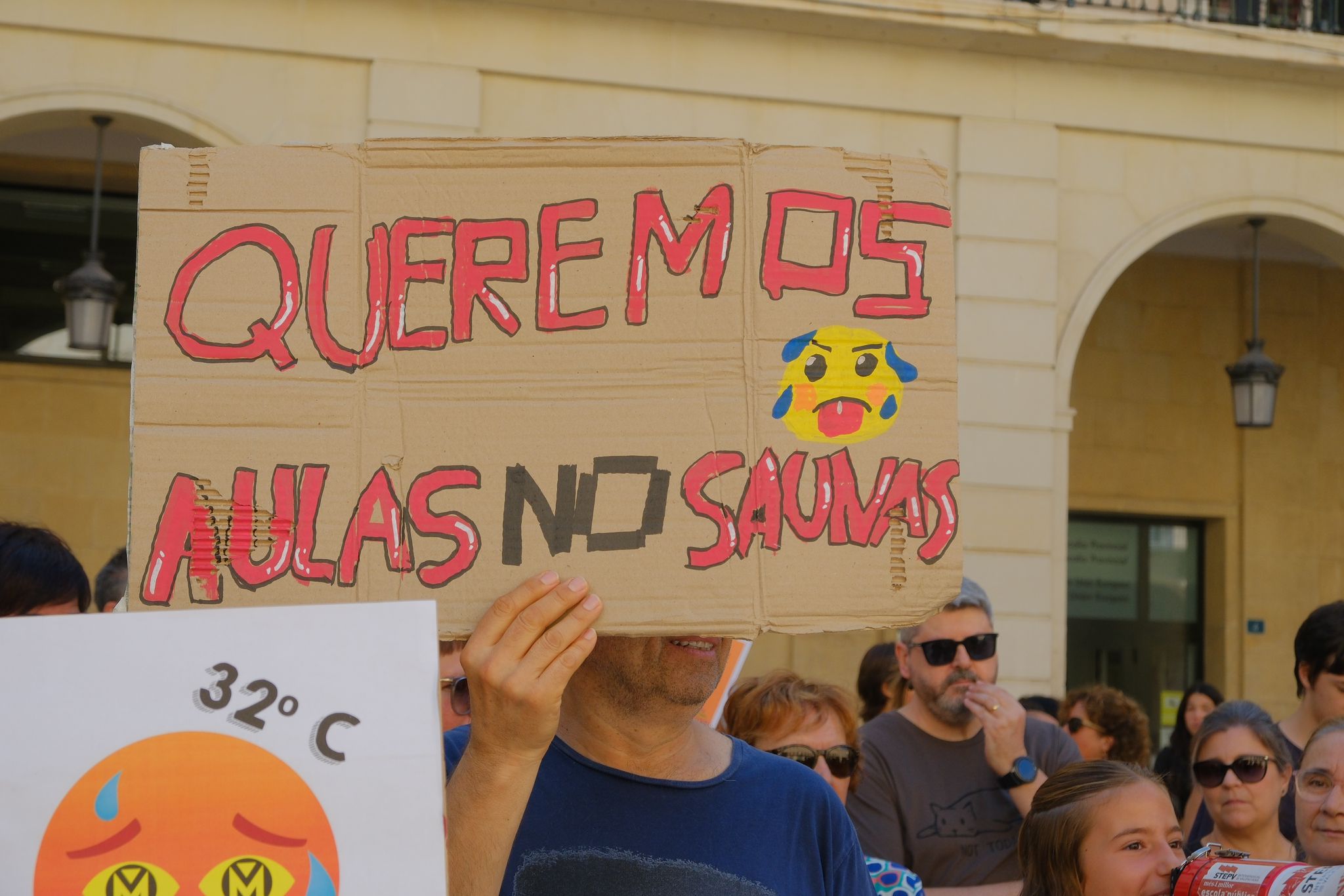 Protestas contra el calor en las aulas de Alicante