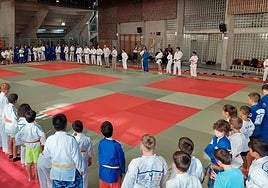 Menores de equipos de judo en el Centro de Tecnificación.