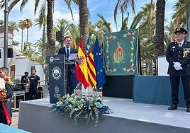 El alcalde de Elche anuncia la ampliación de plantilla y espacios para la Policía Local durante el acto del patrón del cuerpo.