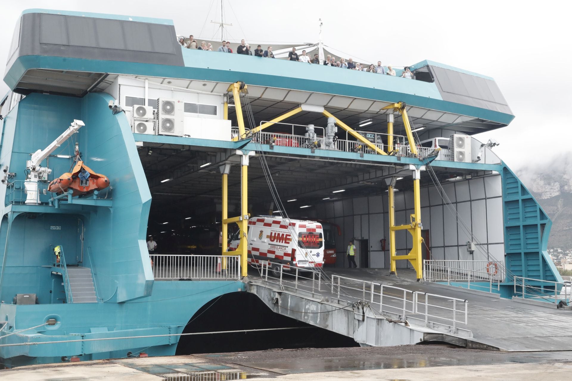La UME embarca en el norte de Alicante rumbo a Ibiza para afrontar las graves inundaciones