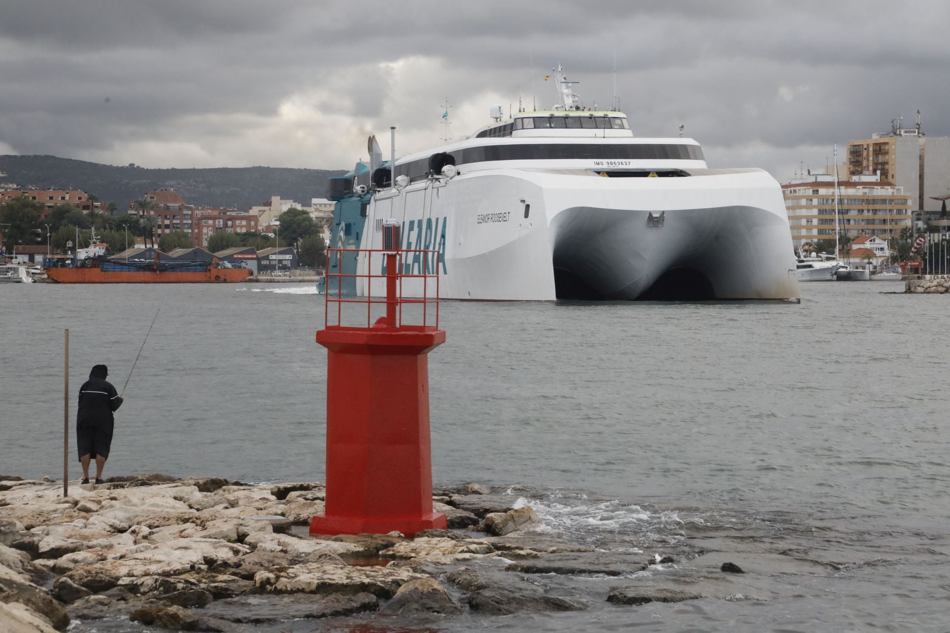 La UME embarca en el norte de Alicante rumbo a Ibiza para afrontar las graves inundaciones