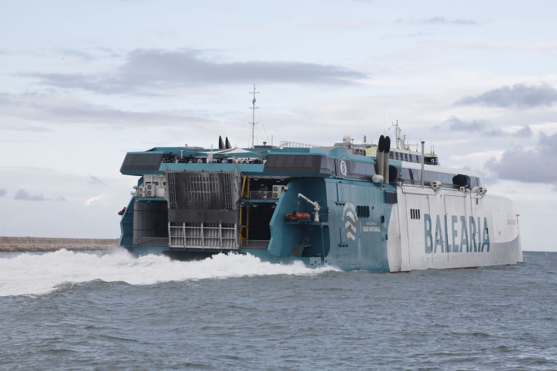 La UME embarca en el norte de Alicante rumbo a Ibiza para afrontar las graves inundaciones